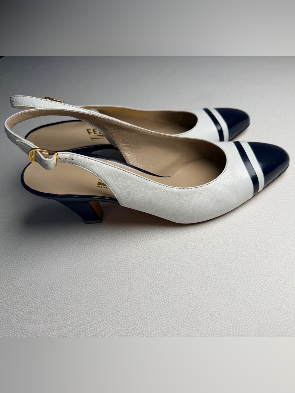 Salvatore Ferragamo Slingback Heels 8B White Navy Leather Italy Vintage 1980’s - Picture 5 of 11